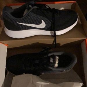 Nike sneakers women’s 11